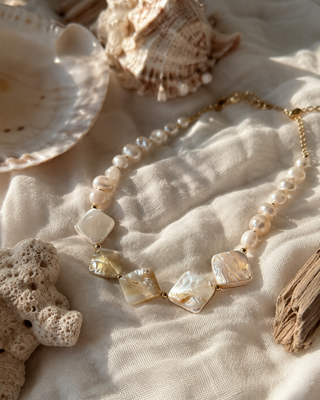 nora-shell-pearl-necklace-detail