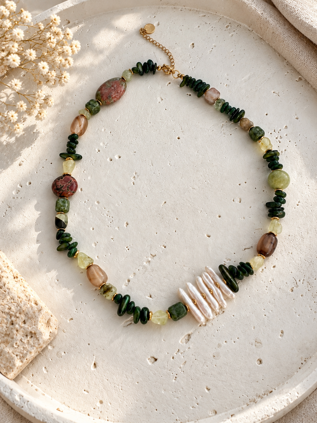 wild-laurel-natural-stones-pearls-necklace-studio